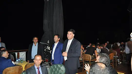 BAŞKAN KARACA MUHTARLARLA AKŞAM YEMEĞİNDE BİR ARAYA GELDİ