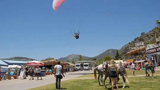 Ölüdeniz'de at turu 
