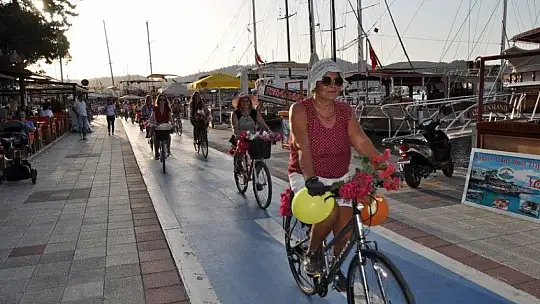 Fethiye'de 'Süslü Kadınlar Bisiklet Turu' gerçekleşti