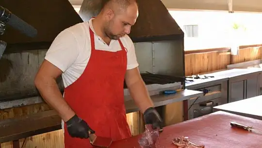 Saklıkent'e değer katacak 'Kırmızı Beyaz Et Restaurant' hizmetinizde