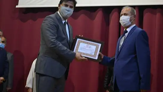 Emekli öğretmenlere Hizmet Şeref Belgeleri sunuldu