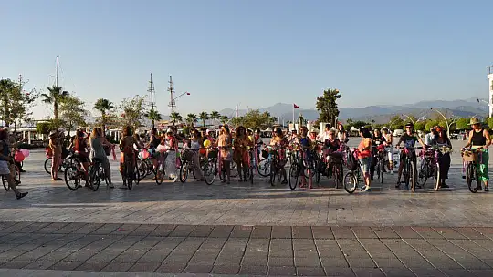 SÜSLÜ KADINLAR BİSİKLET TURUNDA KADINLAR, 10.YILDA DA PEDAL ÇEVİRDİ