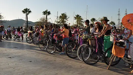 SÜSLÜ KADINLAR BİSİKLET TURUNDA KADINLAR, 10.YILDA DA PEDAL ÇEVİRDİ