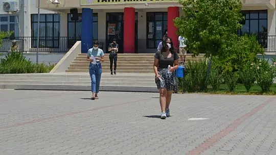 Fethiye'de TYT sınavında sıcaklık ve gürültü problemi yaşandı