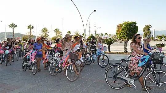 SÜSLÜ KADINLAR BİSİKLET TURUNDA KADINLAR, 10.YILDA DA PEDAL ÇEVİRDİ