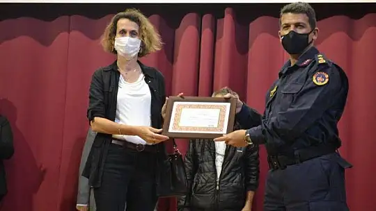 Emekli öğretmenlere Hizmet Şeref Belgeleri sunuldu