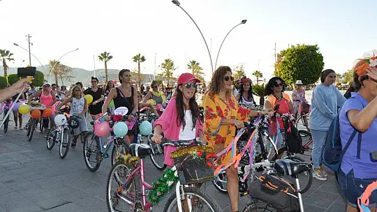 SÜSLÜ KADINLAR BİSİKLET TURUNDA KADINLAR, 10.YILDA DA PEDAL ÇEVİRDİ