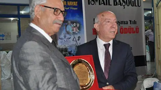 BAŞOĞLU'NUN HAYATI BAŞARI ÖDÜLÜNE LAYIK GÖRÜLDÜ 