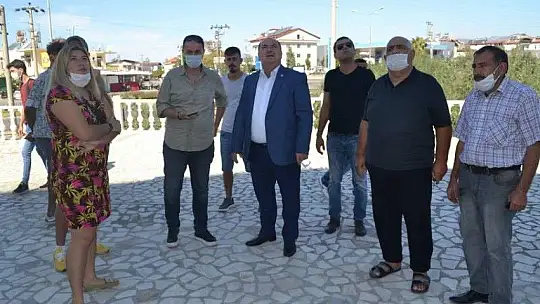 CHP, ÇİFTE MİNARELİ CAMİ BOYATIYOR