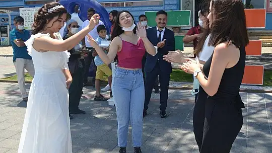 Karaca nikah kıydı, normalleşme bekleniyor