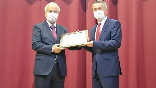 Emekli öğretmenlere Hizmet Şeref Belgeleri sunuldu