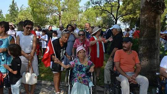 CUMHURİYET MEYDANINDA, CUMHURİYET COŞKUSU