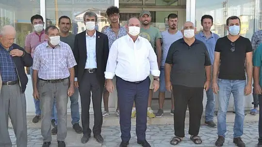 CHP, ÇİFTE MİNARELİ CAMİ BOYATIYOR