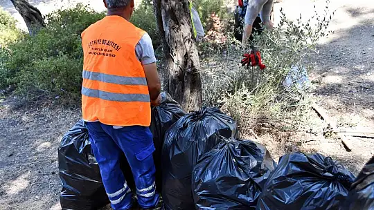 Gemiler Darboğaz'da temizlik çalışması yapıldı