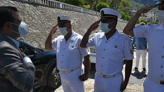 Protokol Üyelerinden Kolluk Kuvvetleri İle Huzurevine Bayramlaşma Ziyareti