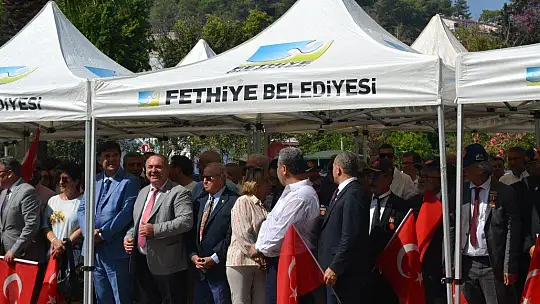CUMHURİYET MEYDANINDA, CUMHURİYET COŞKUSU
