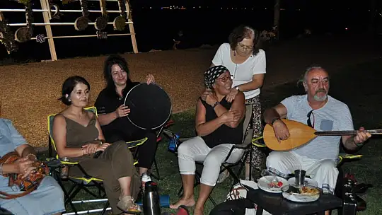 Türkü Dostları Sahil Bandı'nı Coşturdu