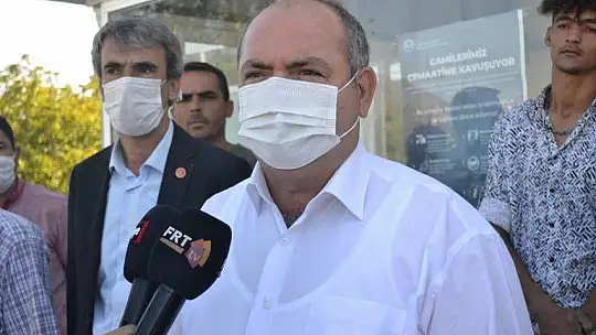 CHP, ÇİFTE MİNARELİ CAMİ BOYATIYOR