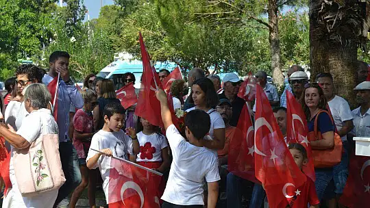 CUMHURİYET MEYDANINDA, CUMHURİYET COŞKUSU