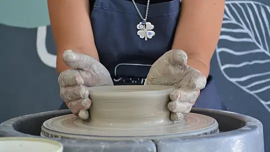 Konakoğlu, 'Fethiye halkını atölyemde çamurla tanışmaya bekliyorum'