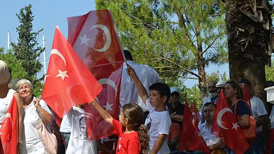 CUMHURİYET MEYDANINDA, CUMHURİYET COŞKUSU