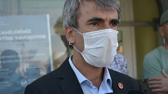 CHP, ÇİFTE MİNARELİ CAMİ BOYATIYOR