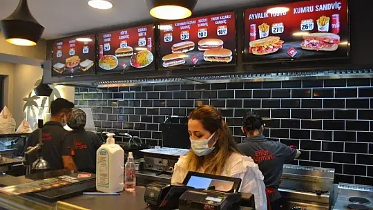 İstanbul'un meşhur efsane ıslak hamburgeri Fethiye'de!