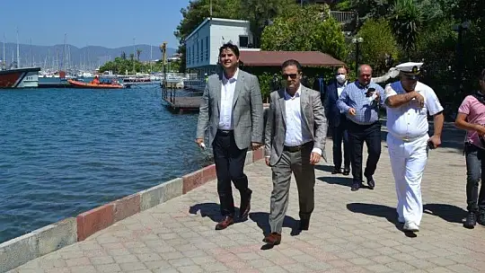 Protokol Üyelerinden Kolluk Kuvvetleri İle Huzurevine Bayramlaşma Ziyareti