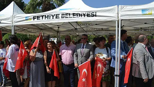 CUMHURİYET MEYDANINDA, CUMHURİYET COŞKUSU