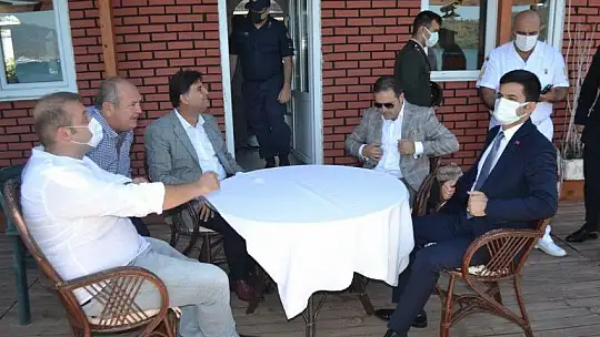 Protokol Üyelerinden Kolluk Kuvvetleri İle Huzurevine Bayramlaşma Ziyareti