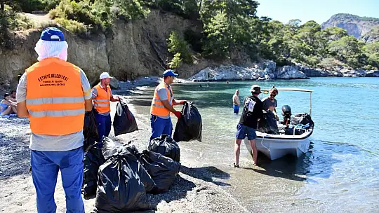 Gemiler Darboğaz'da temizlik çalışması yapıldı