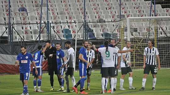 Lacivert-Beyazlılar liderliği bırakmıyor 2-1