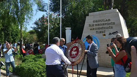 CUMHURİYET MEYDANINDA, CUMHURİYET COŞKUSU