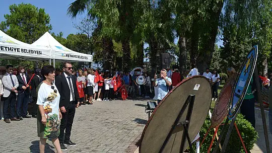 CUMHURİYET MEYDANINDA, CUMHURİYET COŞKUSU