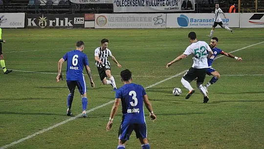 Lacivert-Beyazlılar liderliği bırakmıyor 2-1