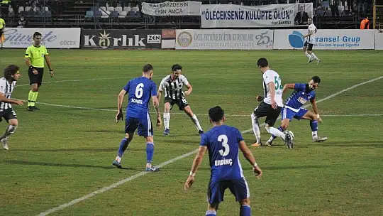 Lacivert-Beyazlılar liderliği bırakmıyor 2-1