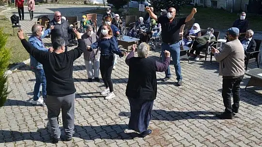 Huzurevinde müzik ziyafeti