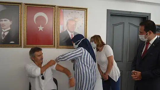 Eski Devlet Bakanı Kürşat Tüzmen vatandaşı aşıya davet etti