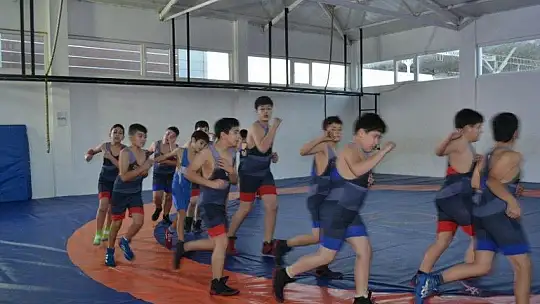 Fethiyeli Güreşçilerden 8 Altın Madalya