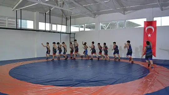 Fethiyeli Güreşçilerden 8 Altın Madalya