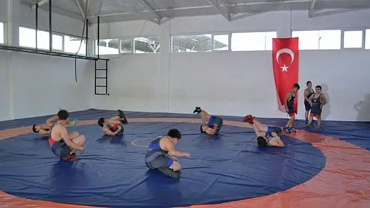 Fethiyeli Güreşçilerden 8 Altın Madalya