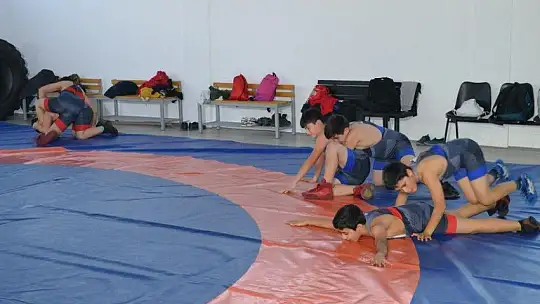 Fethiyeli Güreşçilerden 8 Altın Madalya