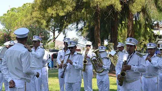 CUMHURİYET MEYDANINDA, CUMHURİYET COŞKUSU
