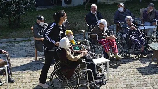 Huzurevinde müzik ziyafeti