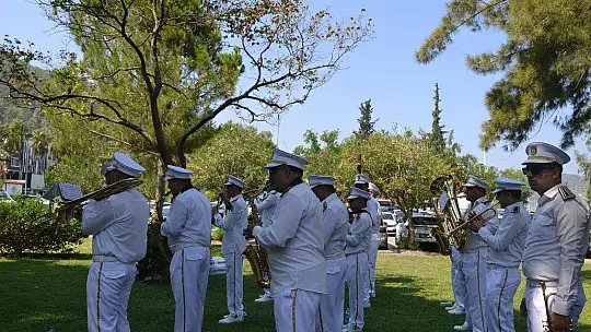 CUMHURİYET MEYDANINDA, CUMHURİYET COŞKUSU