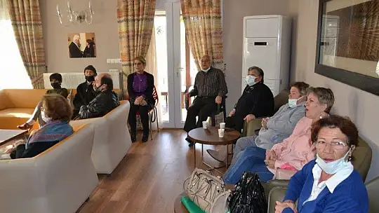 Engelleri Aşan Okul'dan yaşlılara ziyaret