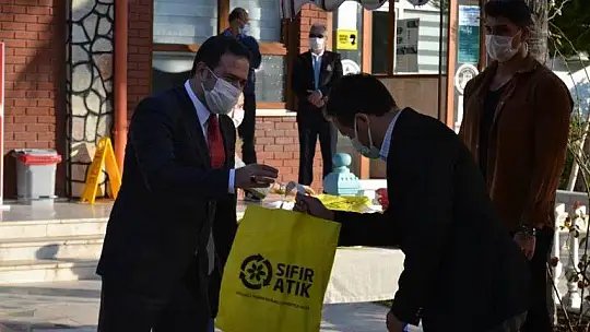 Öğretmenler Günü programla kutlandı