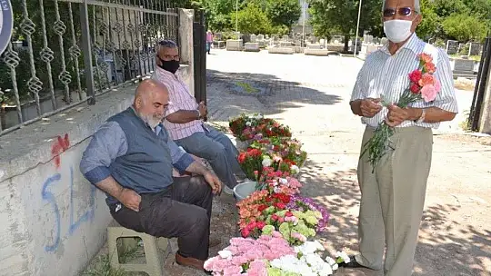 Mezar ziyaretlerinde herhangi bir yoğunluk yaşanmadı
