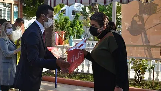 Öğretmenler Günü programla kutlandı