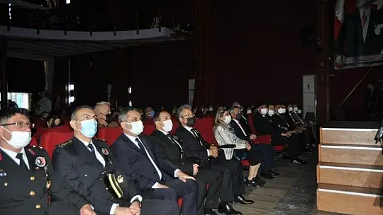 10 Kasım Atatürk'ü anma etkinliğinde duygu dolu anlar yaşandı